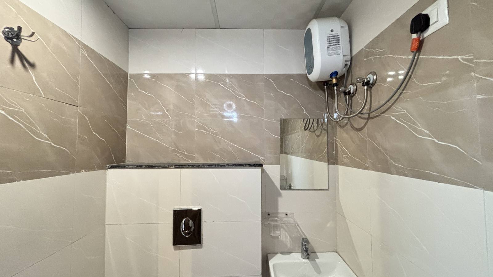 Bathroom with wall-mounted geyser